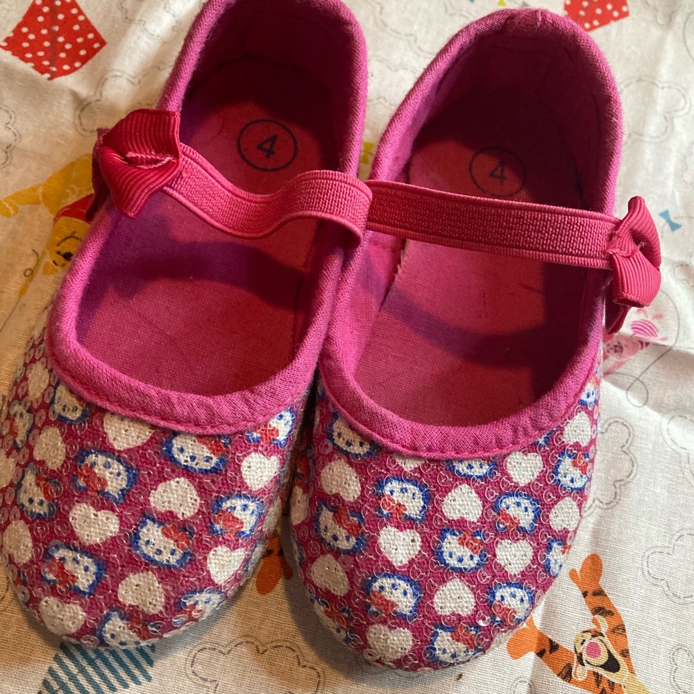 ADORABLE HELLO KITTY INSPIRED TODDLER DRESS SHOES! 💖